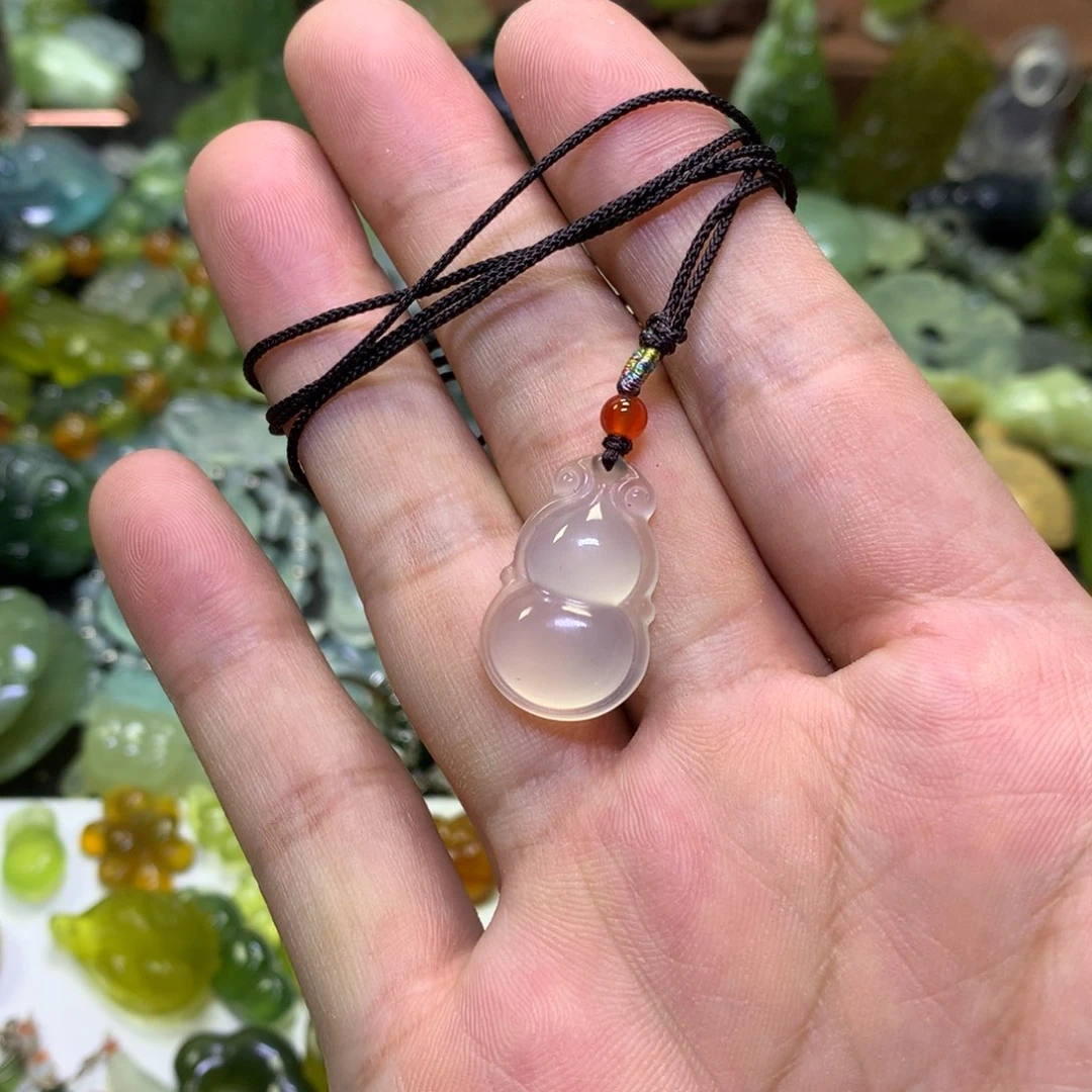 未镶嵌岫玉颈饰葫芦