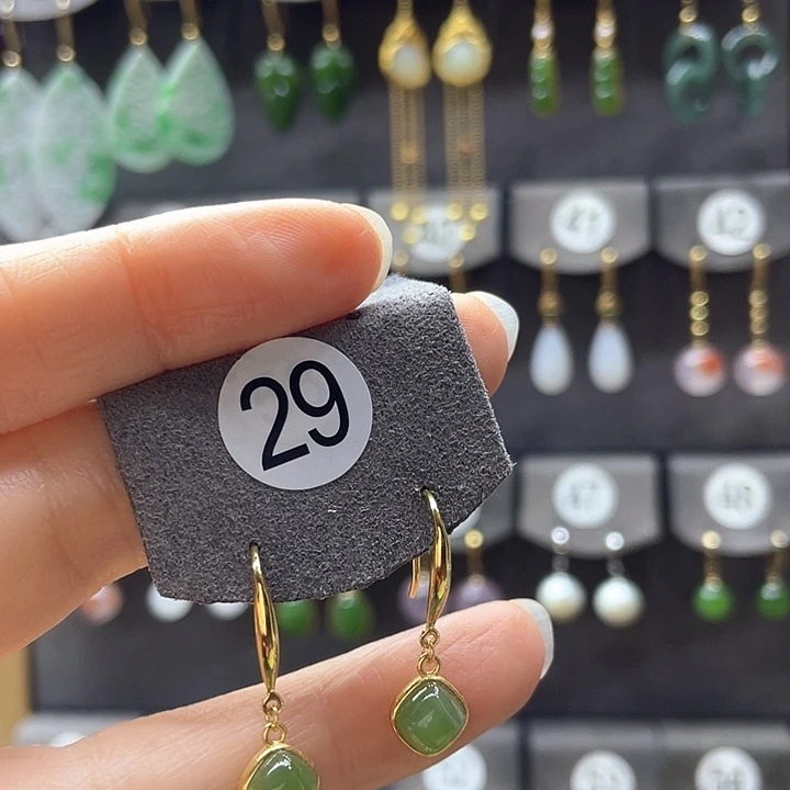 荷***尖和田玉银S925镀金镶嵌耳饰