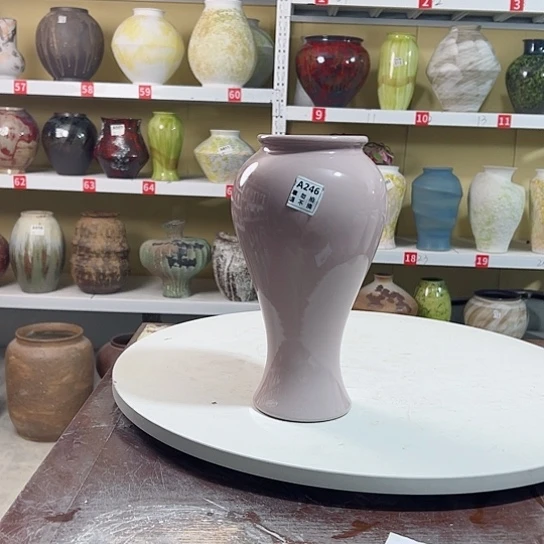 瓶高29口9。陶瓷精品摆件。246