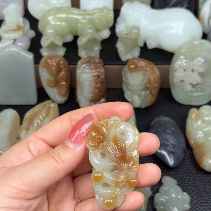 颈饰未镶嵌和田玉