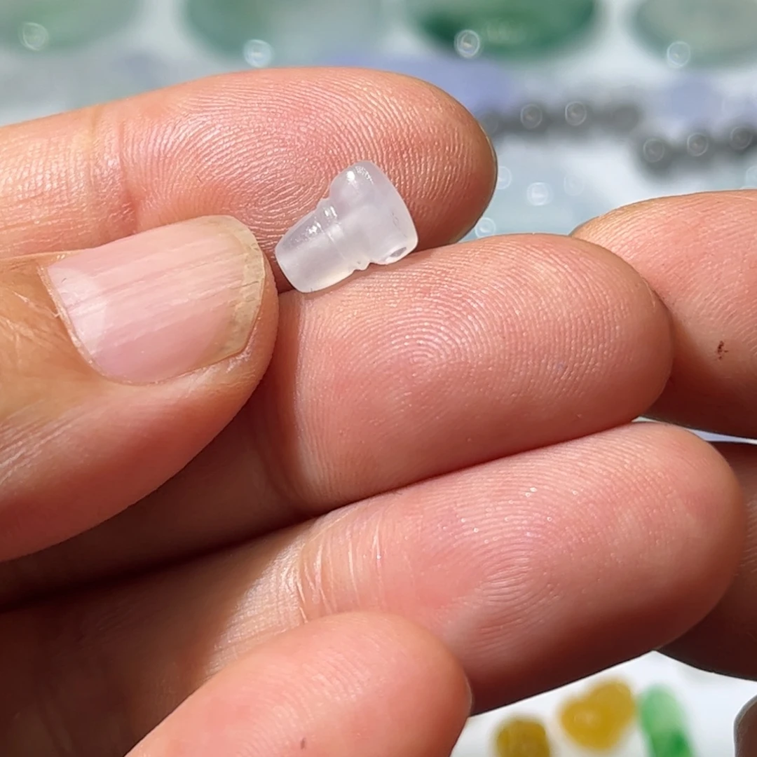 翡翠未镶嵌颈饰三通