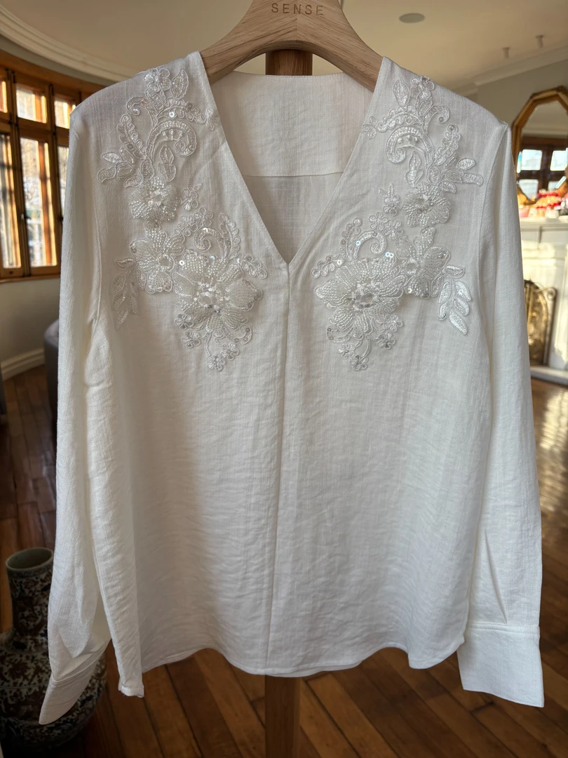 SENSE 25年 法式复古重工刺绣V领衬衫