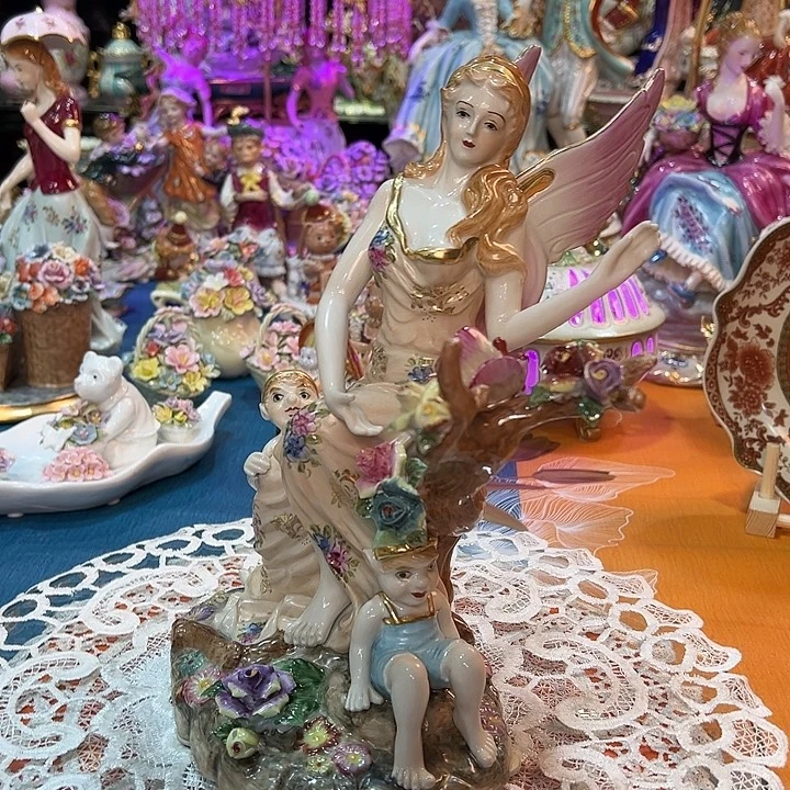 陶瓷蝴蝶仙子和两个县精灵 27×24厘米左右 老货库存