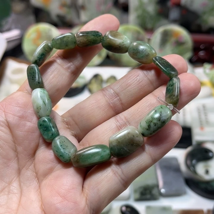 独山玉未镶嵌颈饰