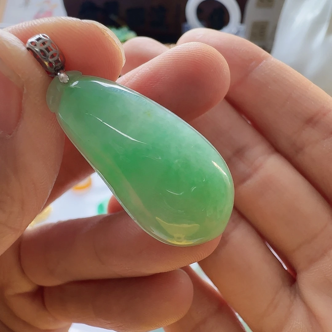 翡翠18K金镶嵌颈饰翡翠660