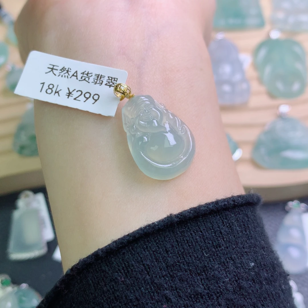 翡翠18K金镶嵌颈饰吊坠