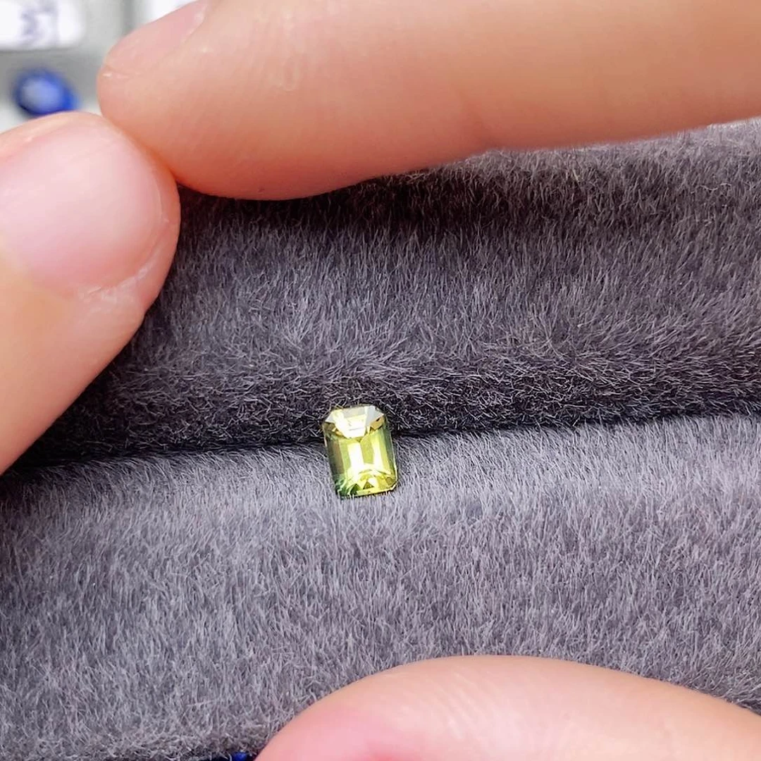 蓝宝石裸石未镶嵌火彩明亮祖切0.49ct/2108号
