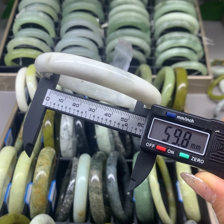 蛇纹石玉未镶嵌手镯116