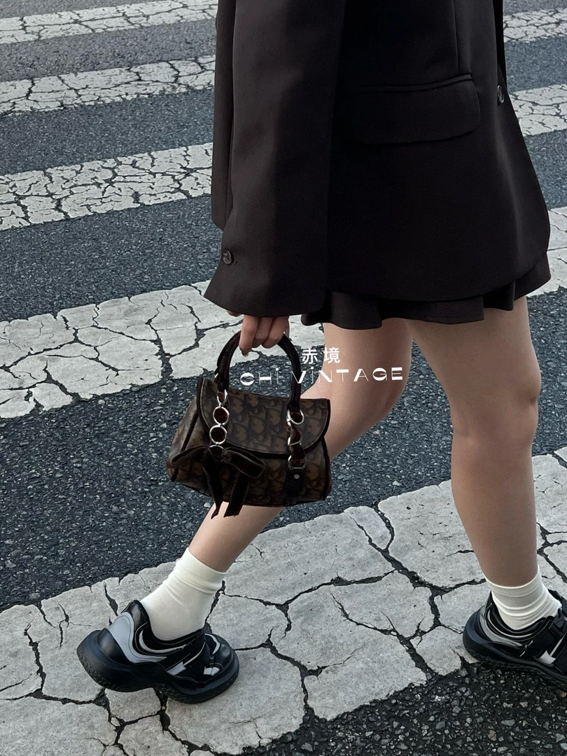95新 DIOR/迪奥 5916 巧克力色蝴蝶结元宝手提包mini 定金链接