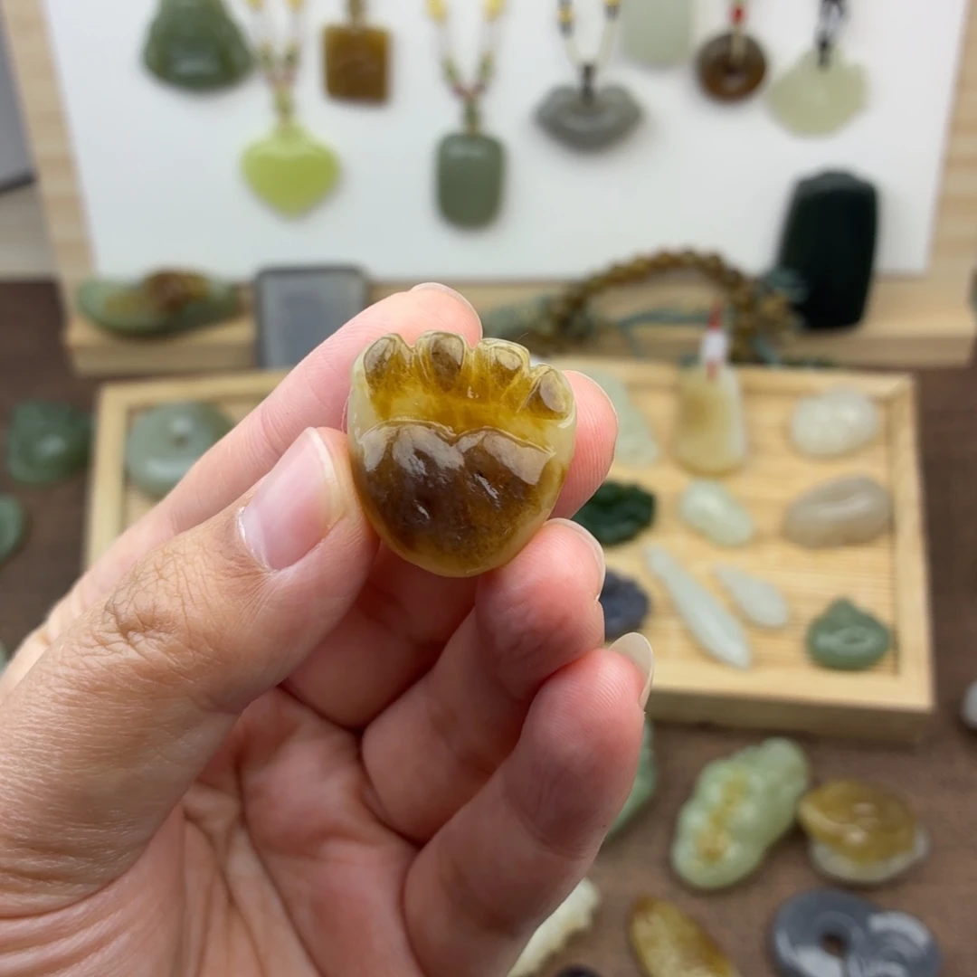 和田玉未镶嵌颈饰微瑕不退不换