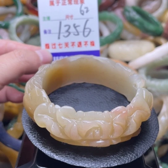 【闪购商品】未镶嵌手镯（圆镯）石英质玉