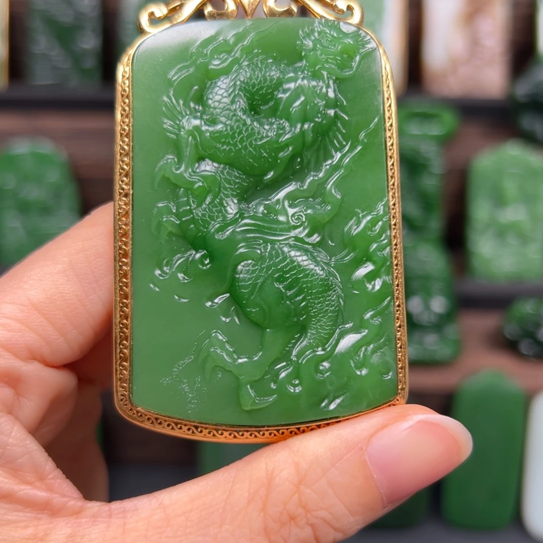 贩***光和田玉未镶嵌颈饰