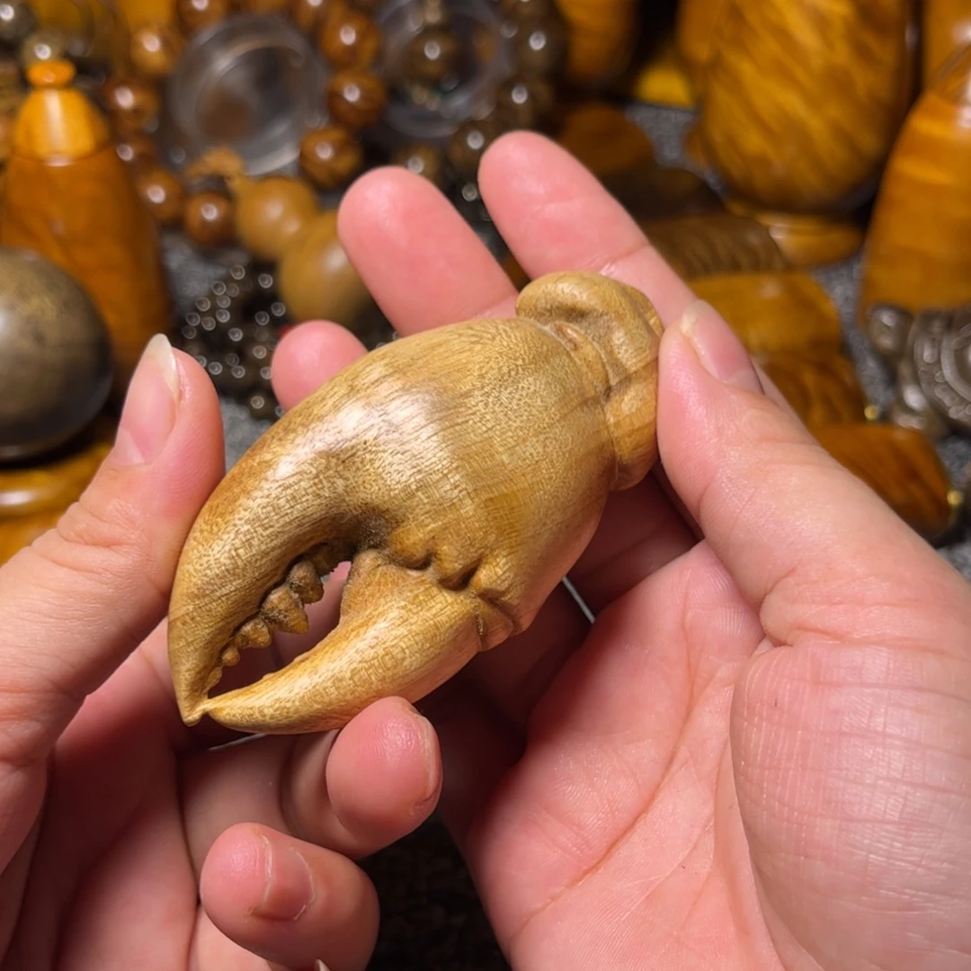 金丝楠有钱手把玩
