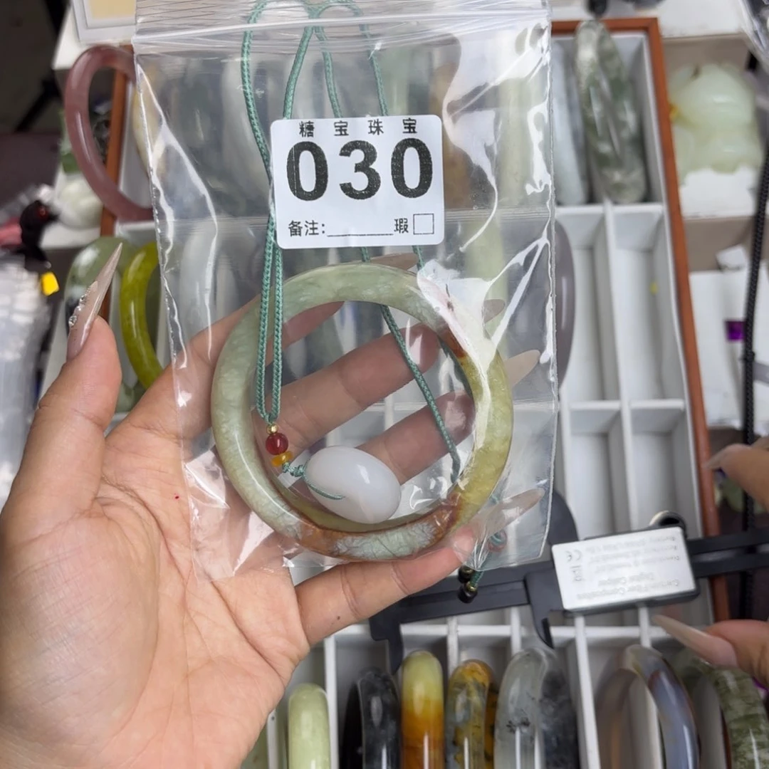 未镶嵌蛇纹石玉手镯铁****?