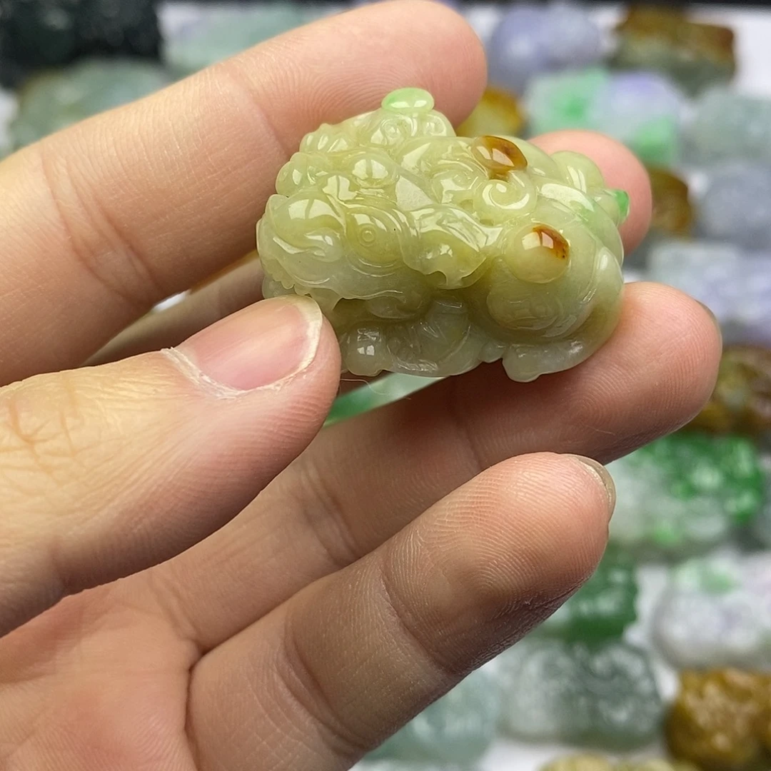 翡翠未镶嵌颈饰貔貅
