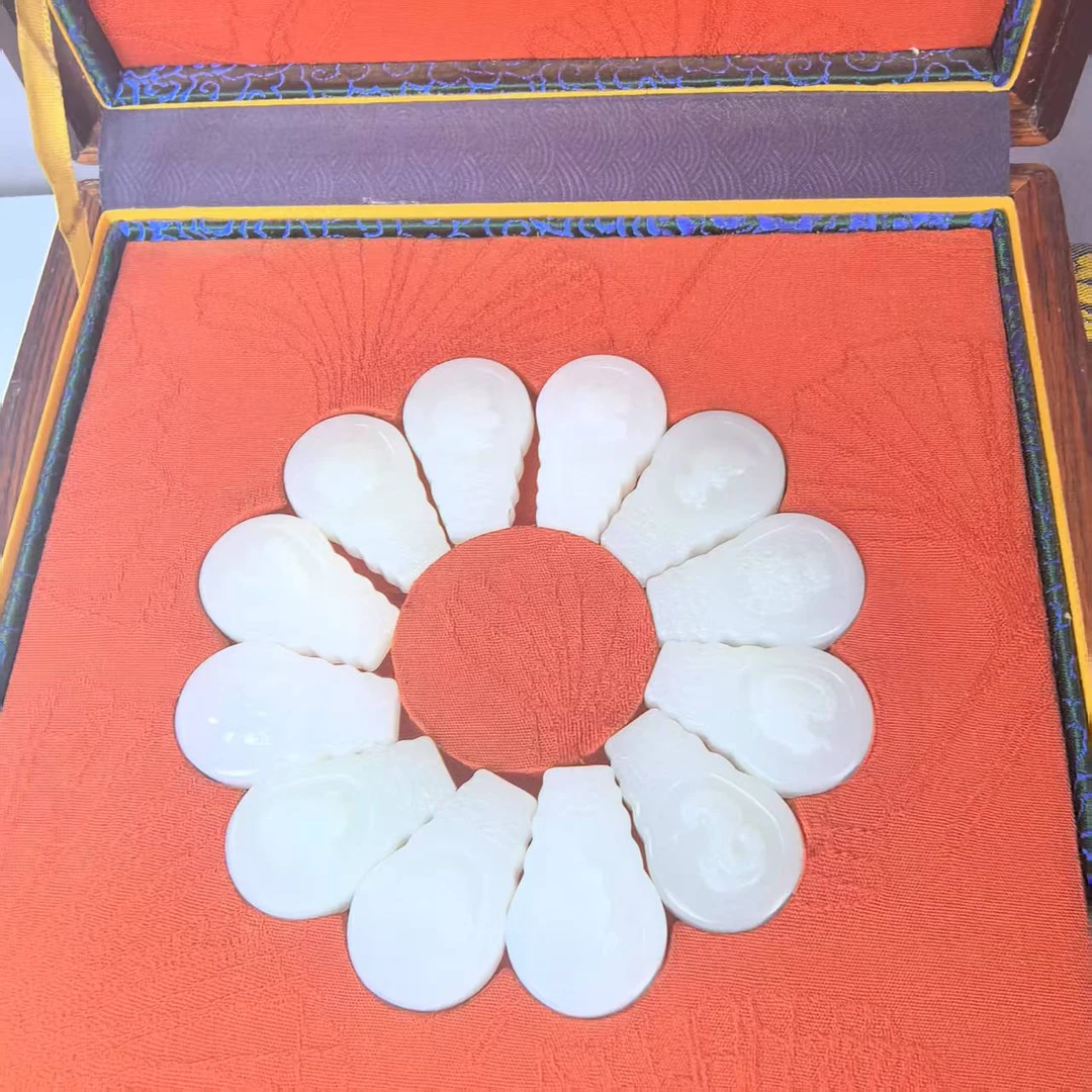 180 和田玉脂凝乾坤·十二灵瑞