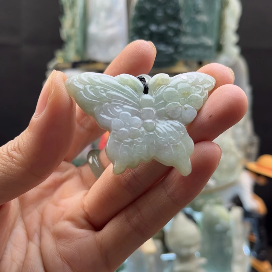颈饰未镶嵌翡翠蝴蝶