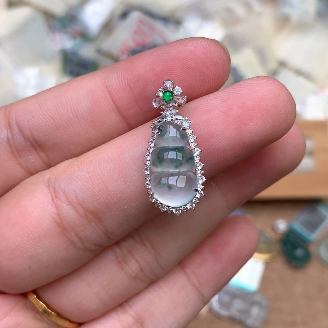 【闪购商品】18K金镶嵌挂件翡翠一