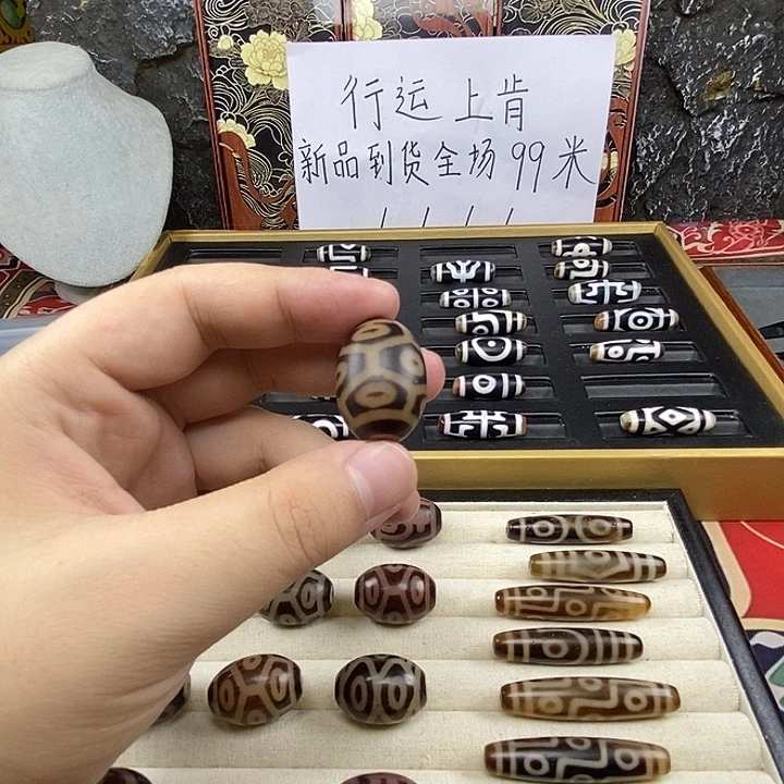 刚***未镶嵌颈饰玛瑙/玉髓
