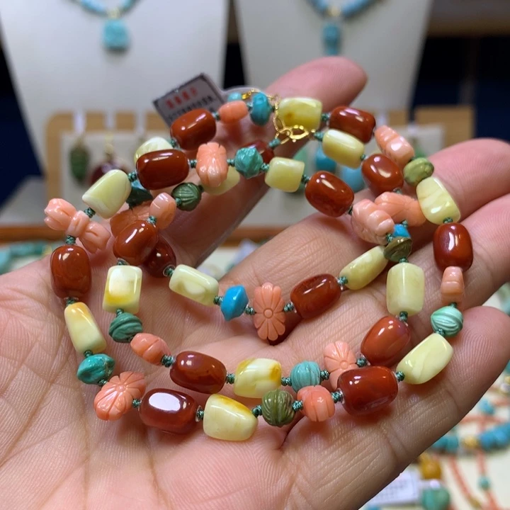 绿松石18K金镶嵌锁骨