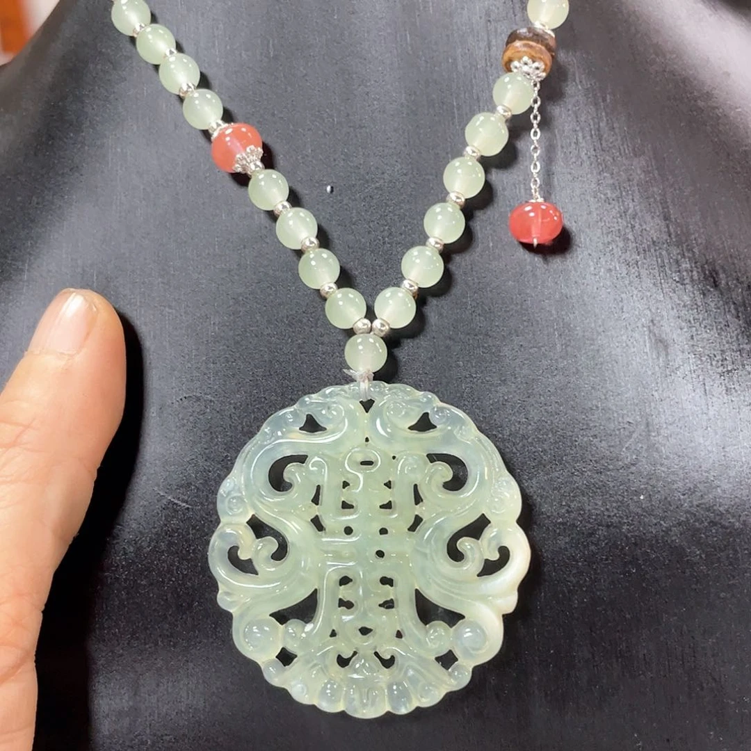 蛇纹石玉颈饰合金