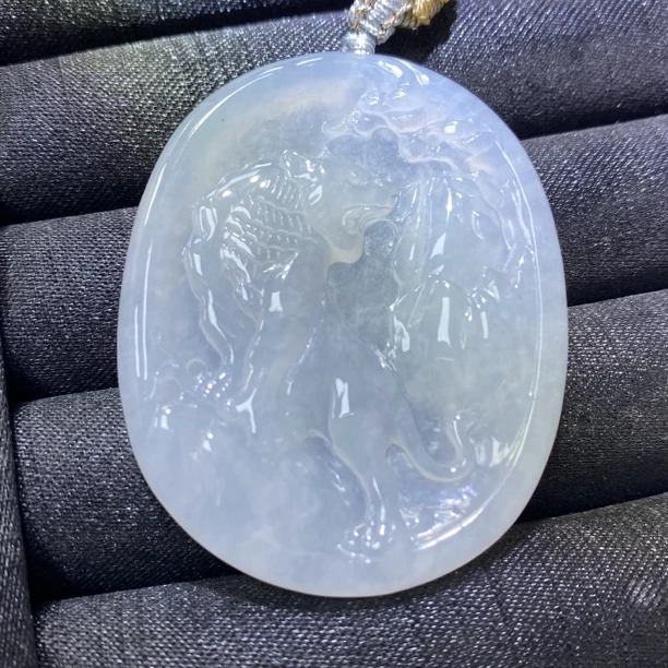 天然缅甸翡翠虎牌，卡49.5*41*5.9mm