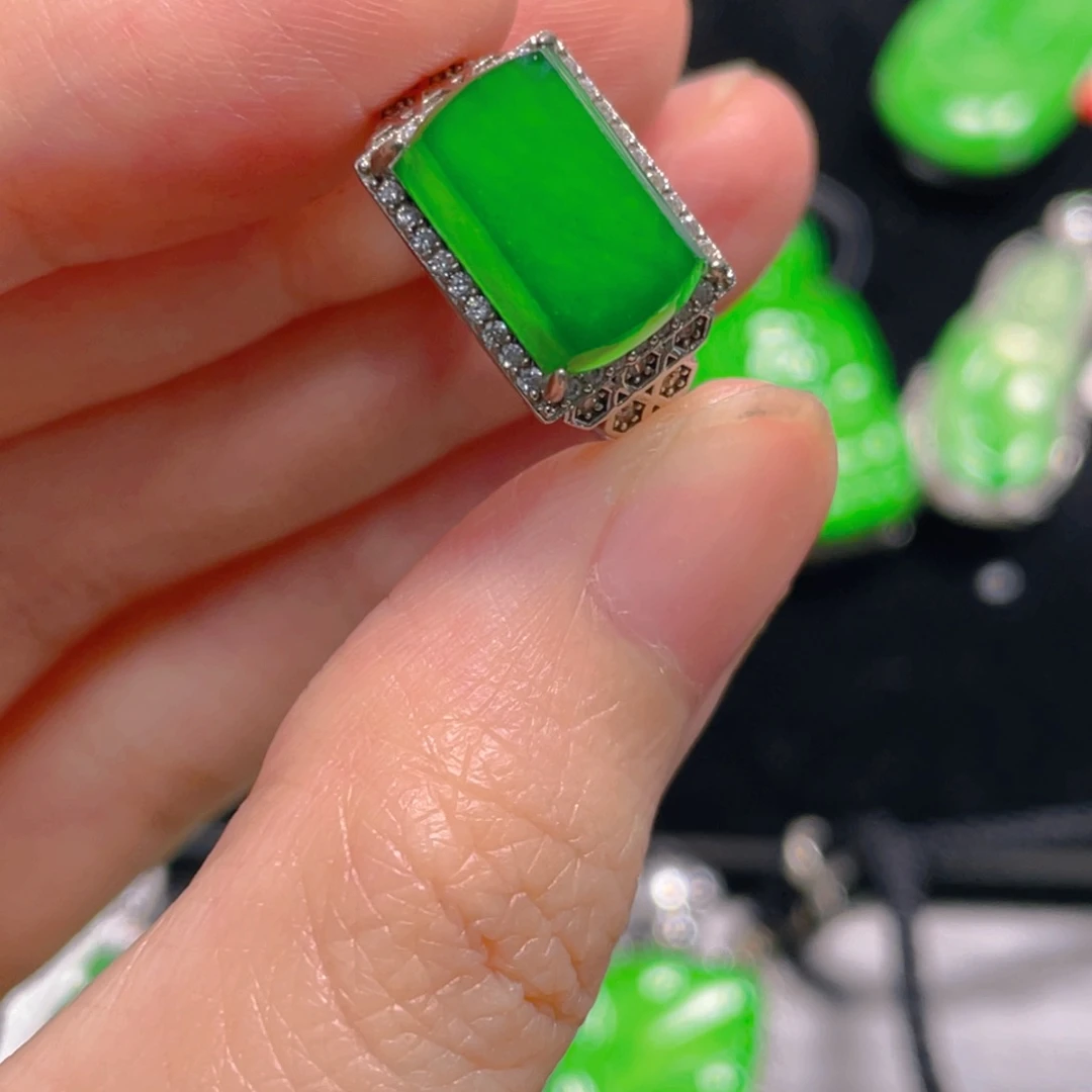 B***a银S925镶嵌戒指翡翠