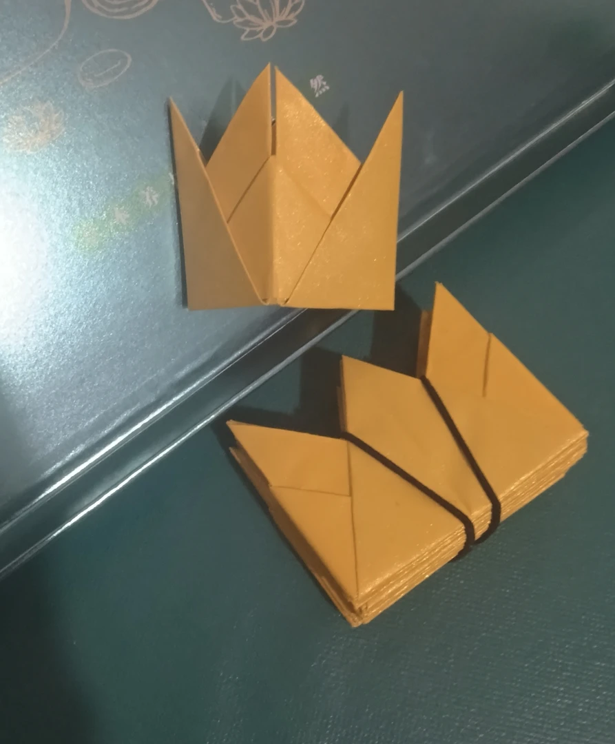 一个用2张15X20幻金纸，一份66个亲手折叠，不退货，偏远地区不包邮，