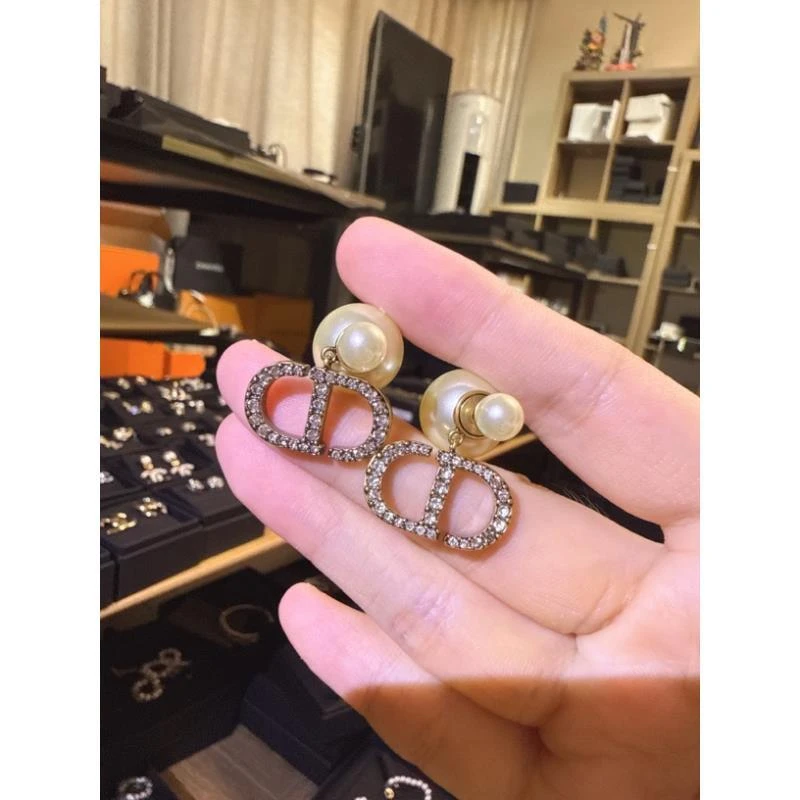 未使用 DIOR/迪奥  澳海贝/耳钉dior经典珍珠耳钉