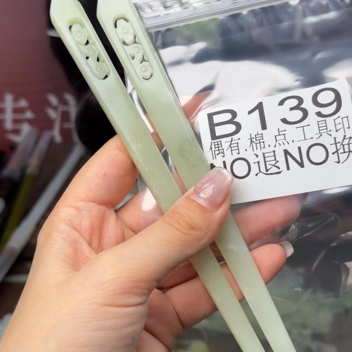 蛇纹石玉发饰合金。*，