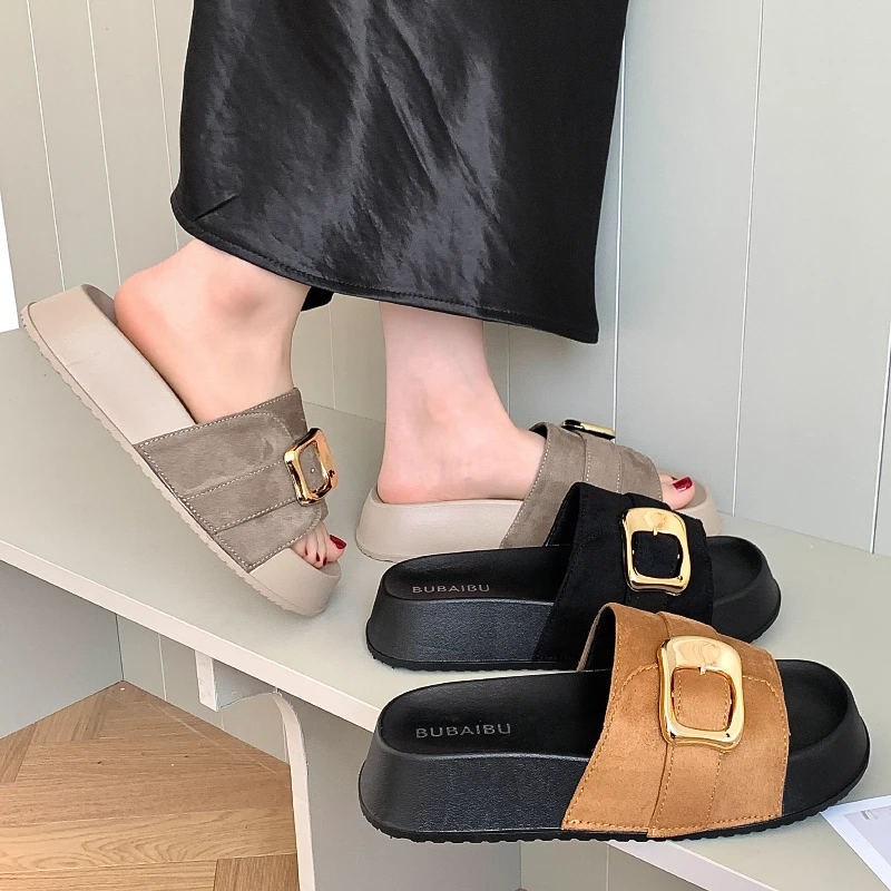 2025夏季爆款8832-1金扣厚底外穿女拖鞋百搭休闲时尚厚底拖鞋