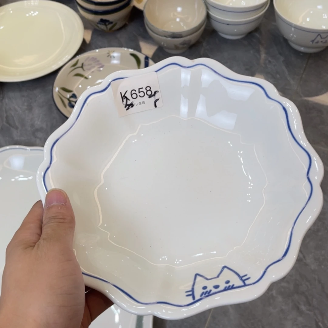 陶瓷微瑕餐具介意勿拍，满18飞！