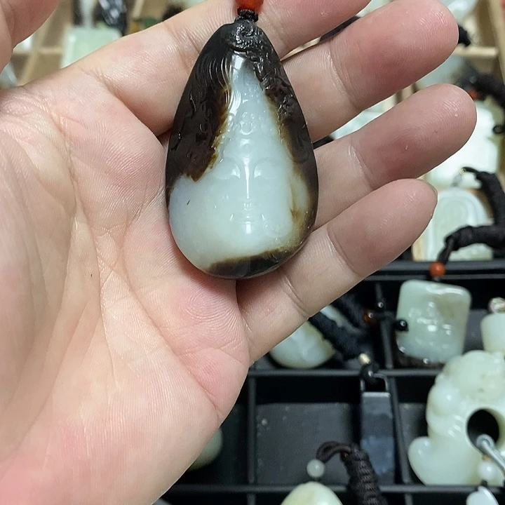 徐***历颈饰未镶嵌和田玉