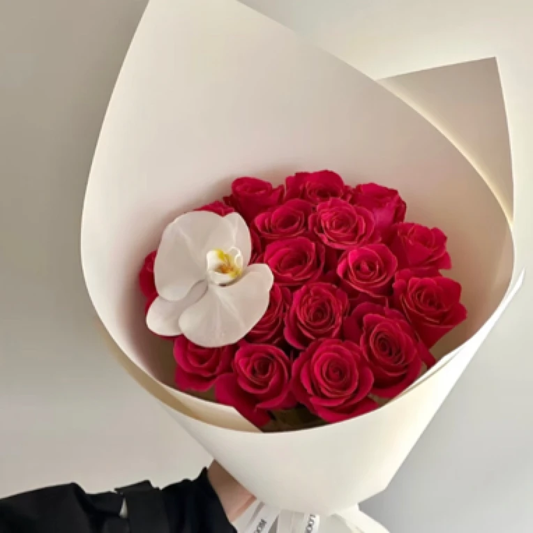 玫红色高级感网红花束ins风花束玫瑰送闺蜜女友情人节生日