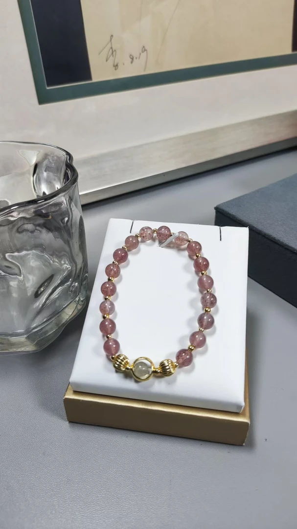 小mm草莓晶配蓝月光顶珠水晶手串