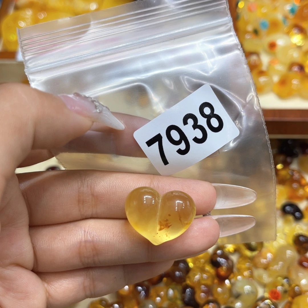 独***二未镶嵌琥珀珠宝奇石