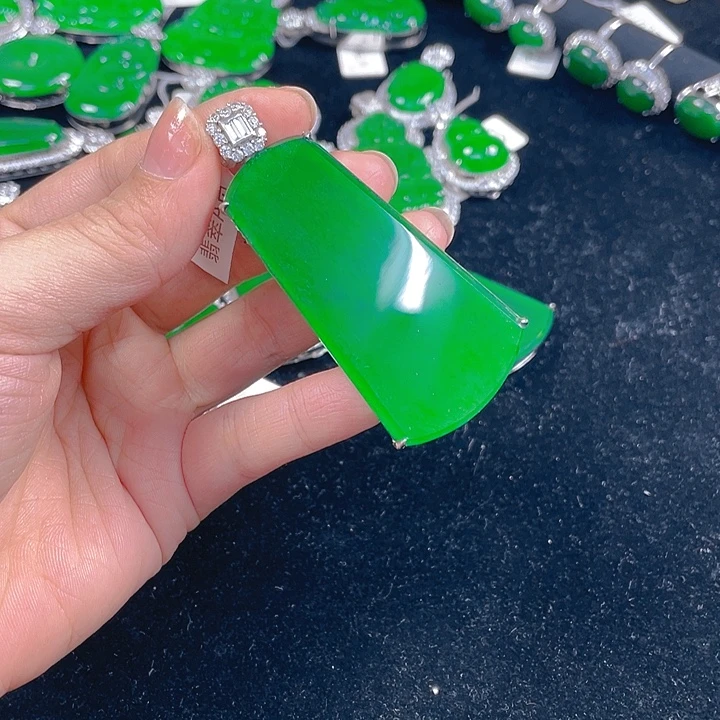 饕***宴翡翠银S925镶嵌吊坠(不含链)