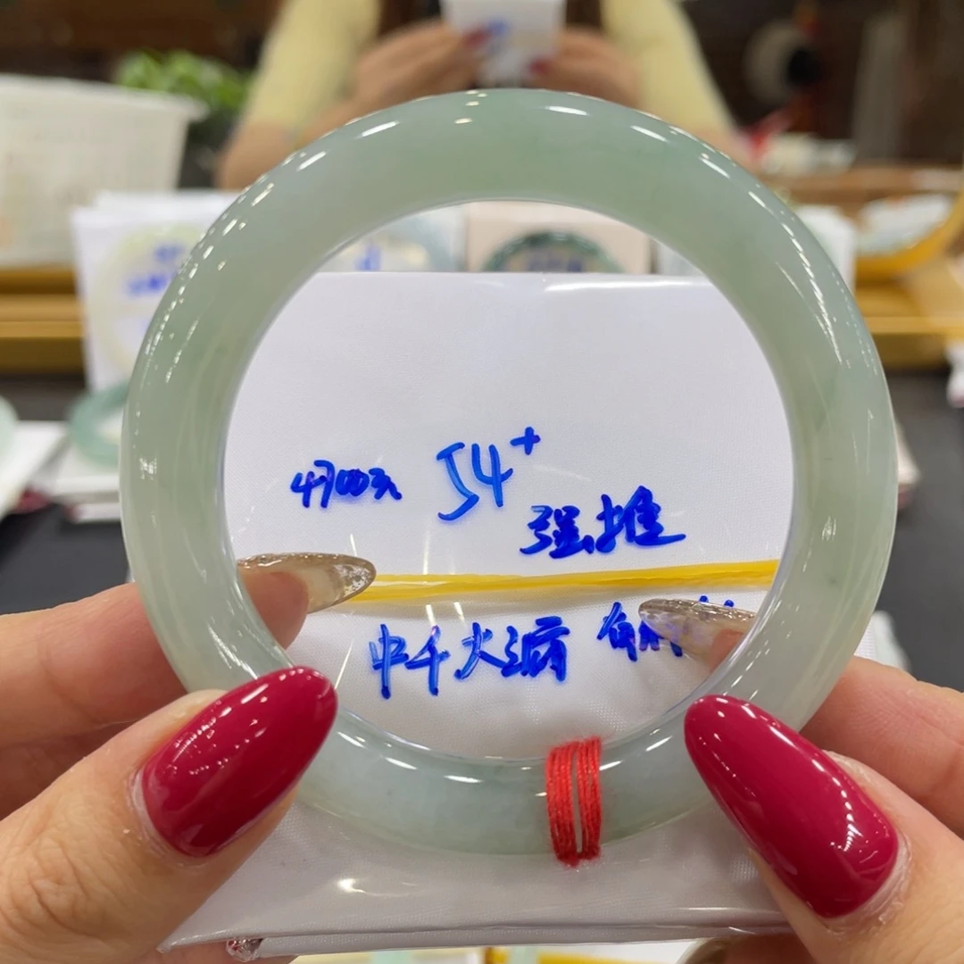 翡翠手镯未镶嵌翡翠