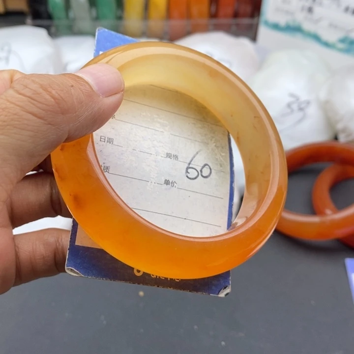 未镶嵌手镯石英质玉