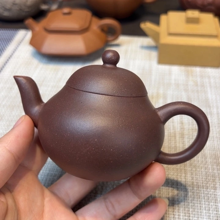 茶壶紫砂梨，容量125毫升，紫泥