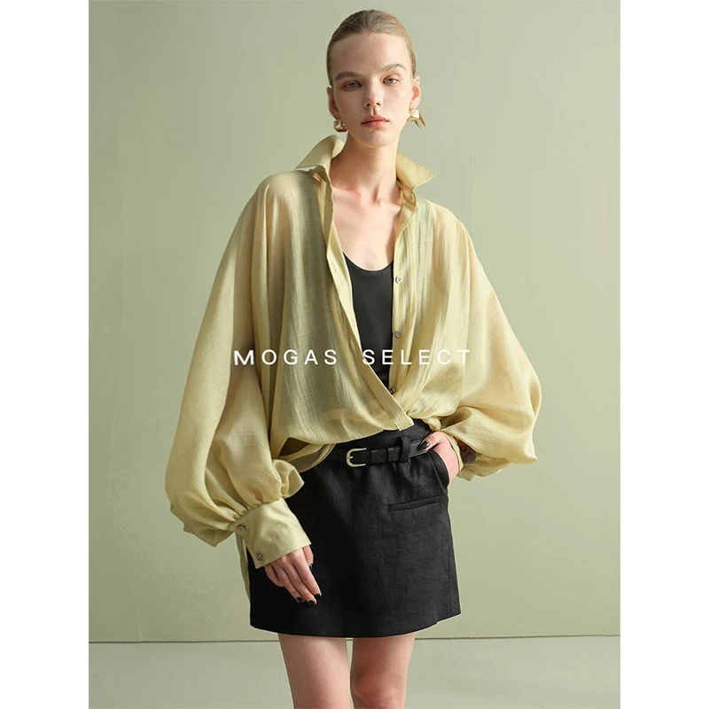 Mogas环葆亚麻混纺解构设计轻盈灵动黑白透感V领衬衫女春315501