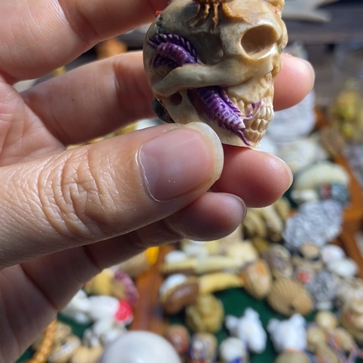 配饰鹿角雕刻一个出