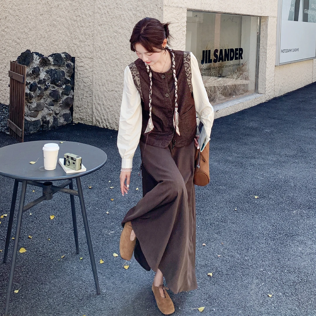 咖色设计感印花丝巾马甲套装女2025秋季法式穿搭减龄半身裙两件套