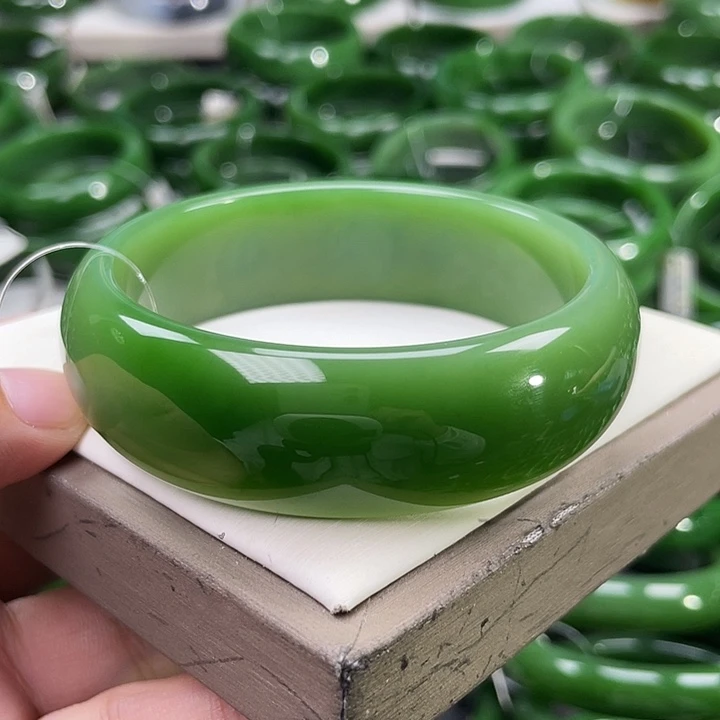 未镶嵌手镯和田玉（碧玉）