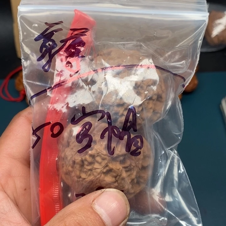 尊***尊吊坠文玩核桃文玩核桃大官帽，