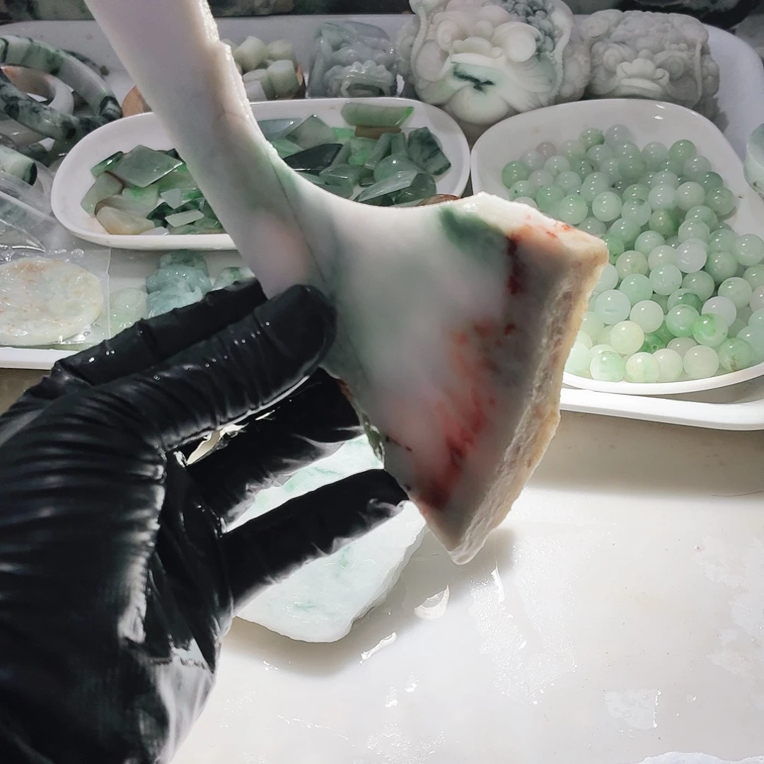 翡翠未镶嵌颈饰边角料