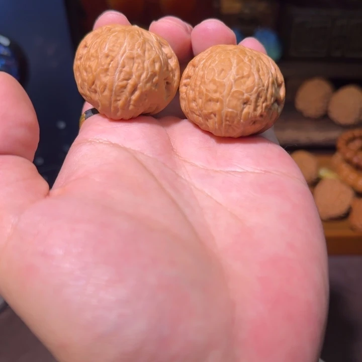 吊坠文玩核桃全品38铁锤（轻微色差）