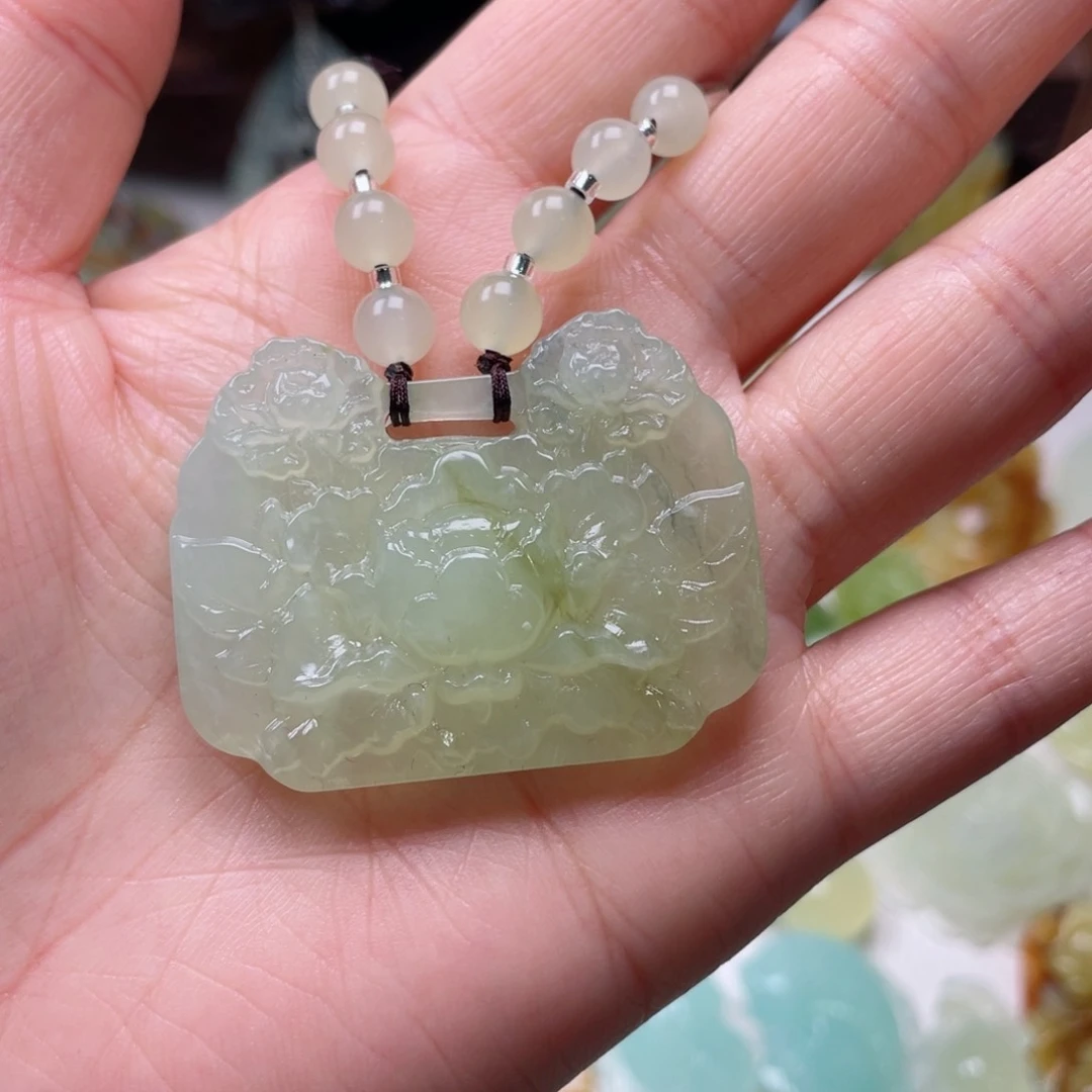 蛇纹石玉颈饰未镶嵌