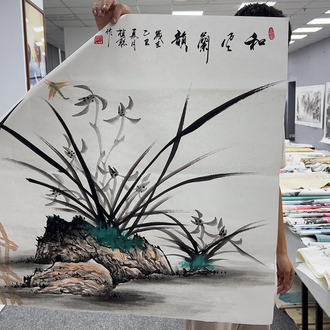 国画卖字画的小男孩