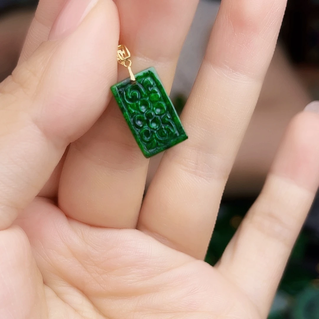 翡翠18K金镶嵌颈饰多样性